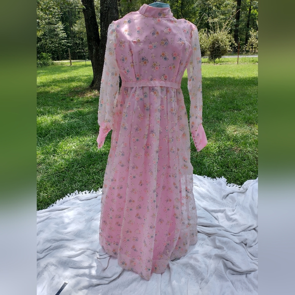 Beautiful 1960s flower child dress